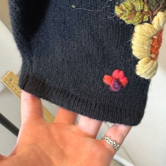 Vintage Orvis Women's 100% Wool Knitted Floral Embroidered Cardigan XL - Picture 2 of 9